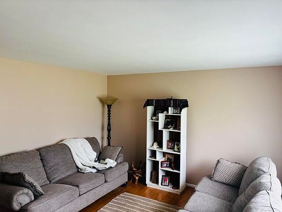 2nd image of 2906 Marshall St