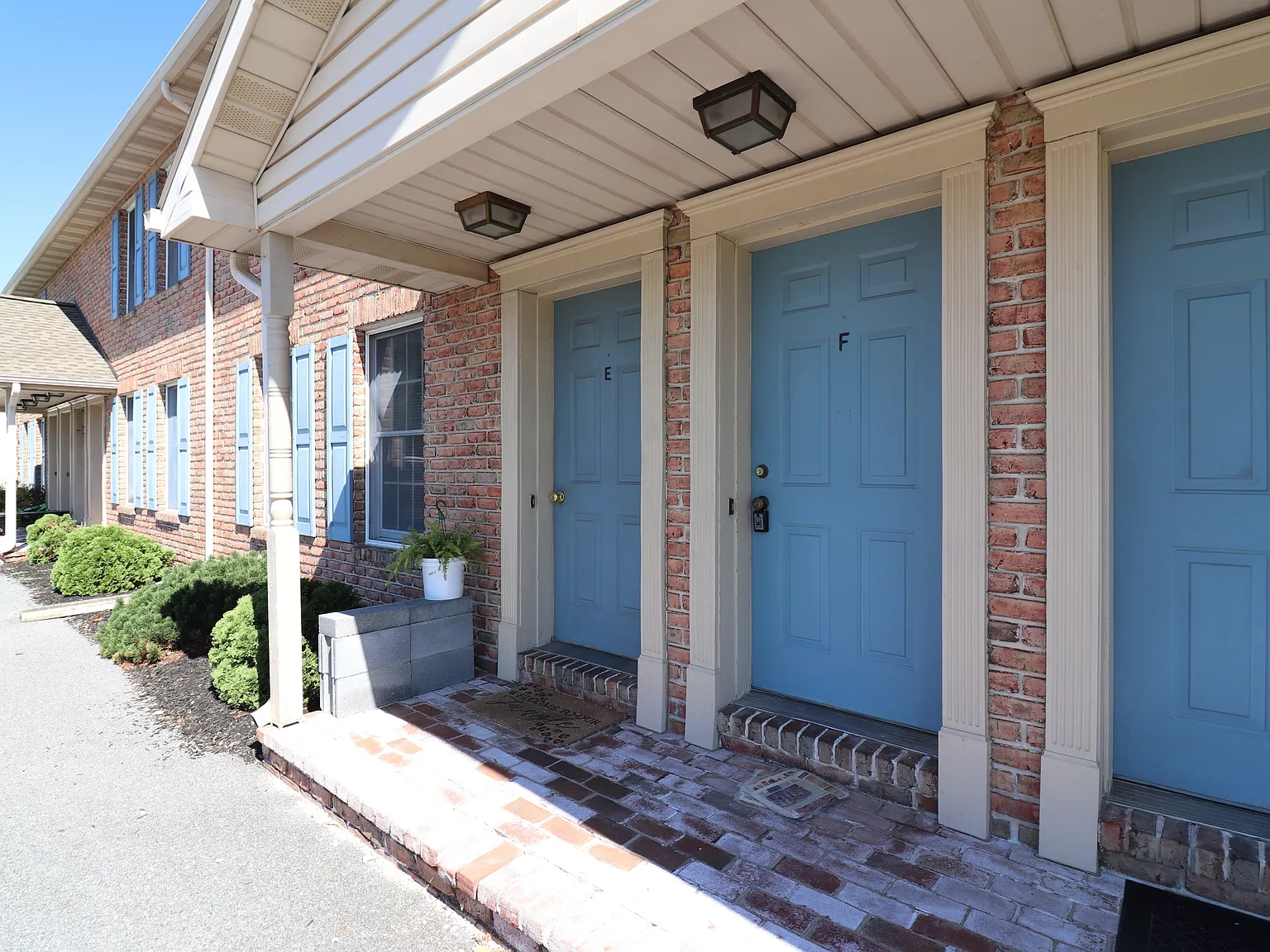 2 bed, $1,275 — Photo 2