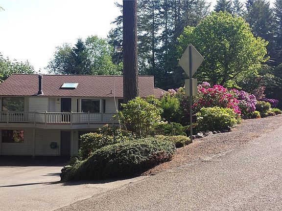 3rd image of 550 E Twanoh Falls Dr