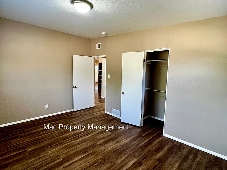 1113 Parr St — Photo 11