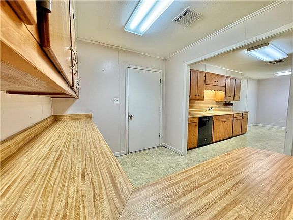 5th image of 2075 Hemphill Dr
