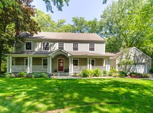 1886 Bowling Green Dr, Lake Forest, IL 60045