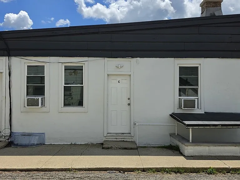 5612 S Illinois Rte #31-C — Photo 1