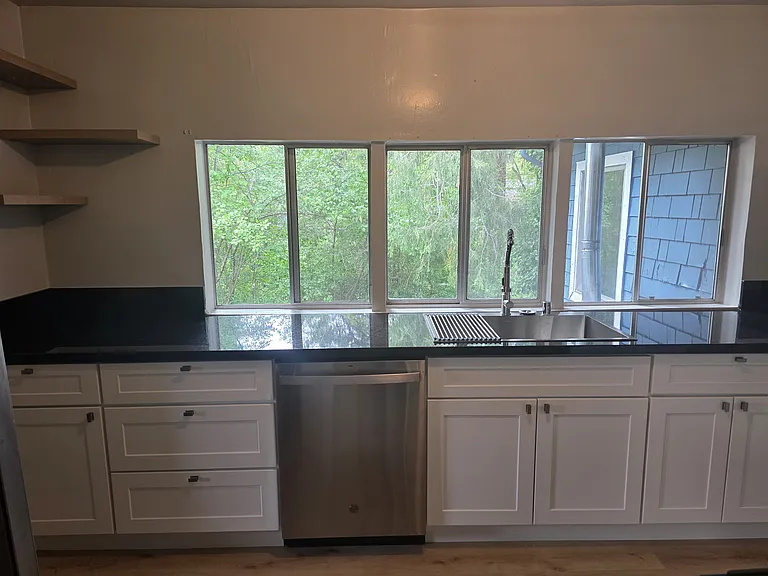 417 French Ave — Photo 7
