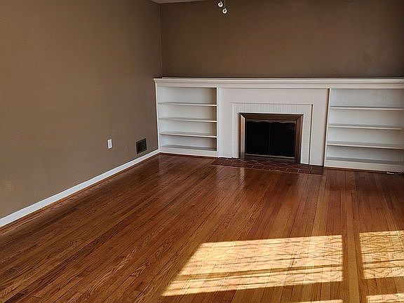 2nd image of 726 Saint Matthews Cir