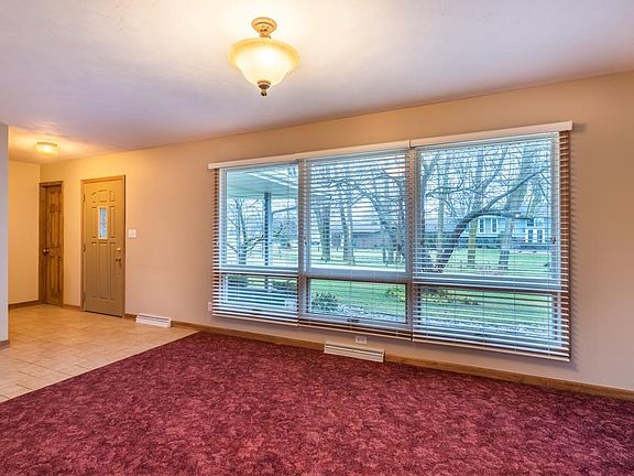 5th image of 54165 Eastview Dr