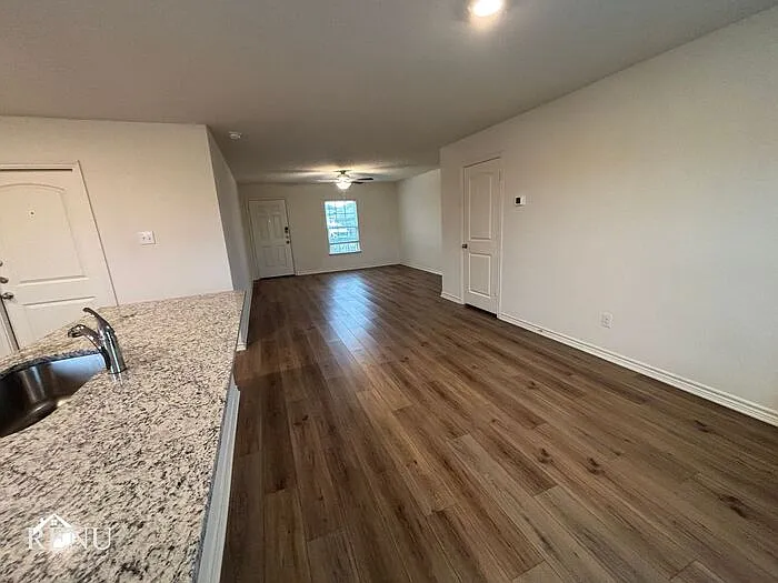 132 Stratton Ln — Photo 7