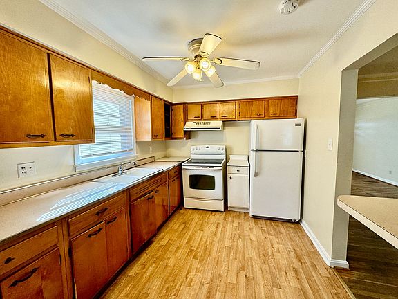 4th image of 347 Hillcrest Dr