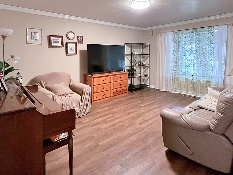 924 Princess Dr — Photo 5
