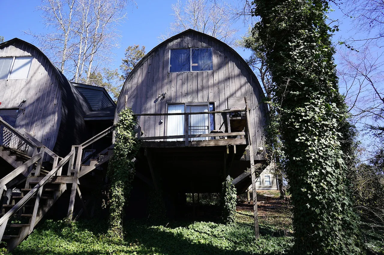 Unique & Affordable 2 Bedroom on Eastside - Pre-leasing January 2027! — Photo 2
