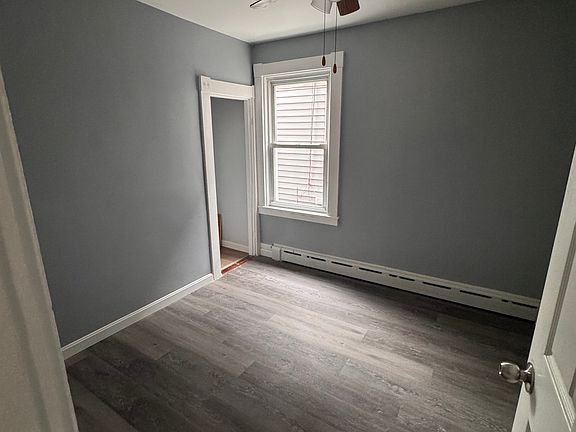 5th image of 924 County St