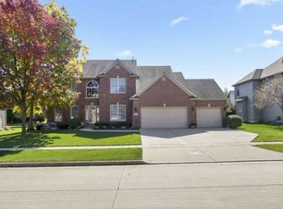 3611 Armstrong Dr, Bloomington, IL 61704