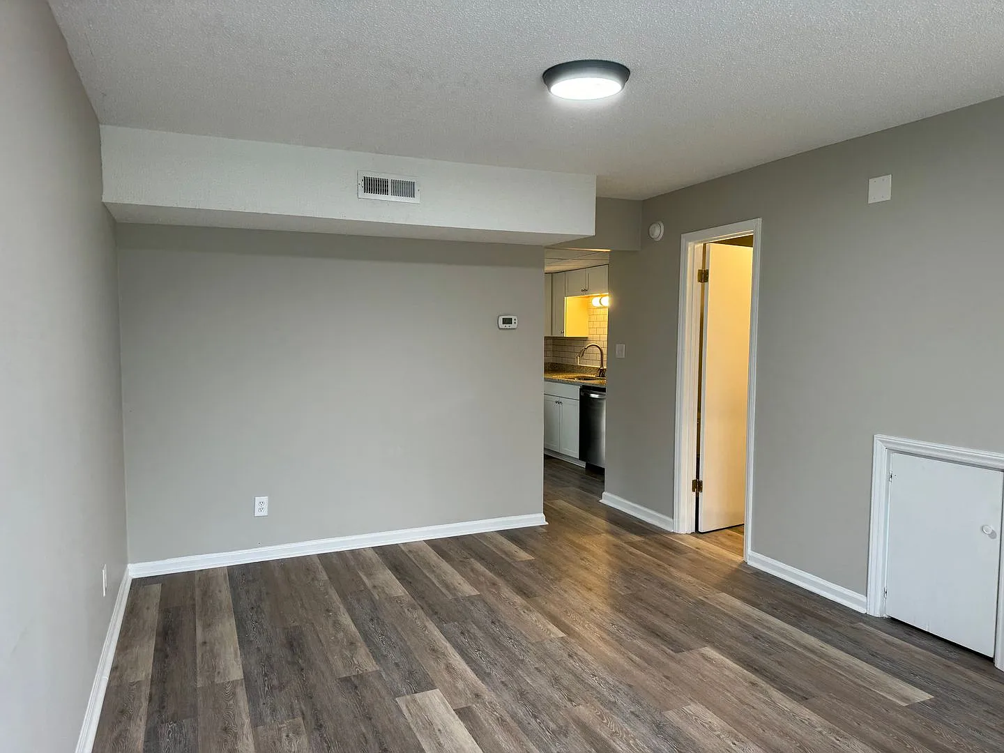 cn Ross St 118 — Photo 2