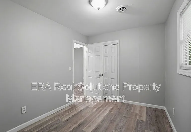 944 Leona Ave — Photo 13