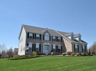 18 Foxwood Ln, Phillipsburg, NJ 08865