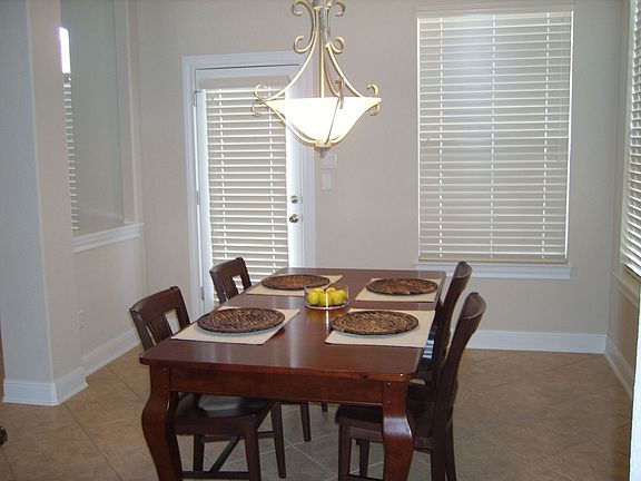 Light and airy breakfast room just off the kitchen.