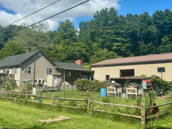 135 Little Creek Ln, East Stroudsburg, PA 18301