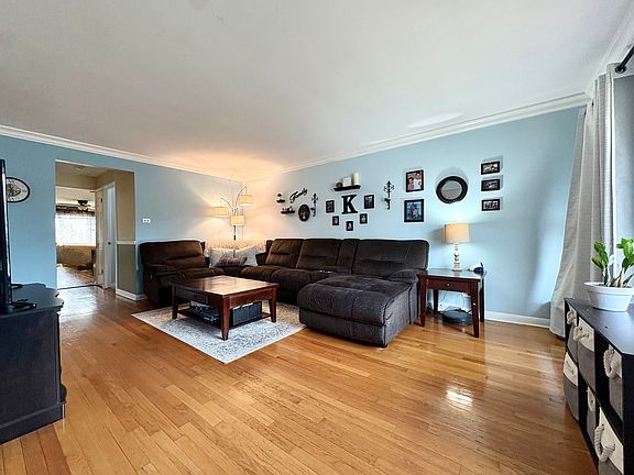 3rd image of 2841 W 100th Pl