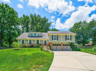 200 NE Oak Tree Ln, Lees Summit, MO 64086