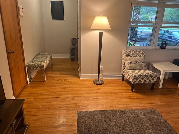 3rd image of 203 Lakeview Dr