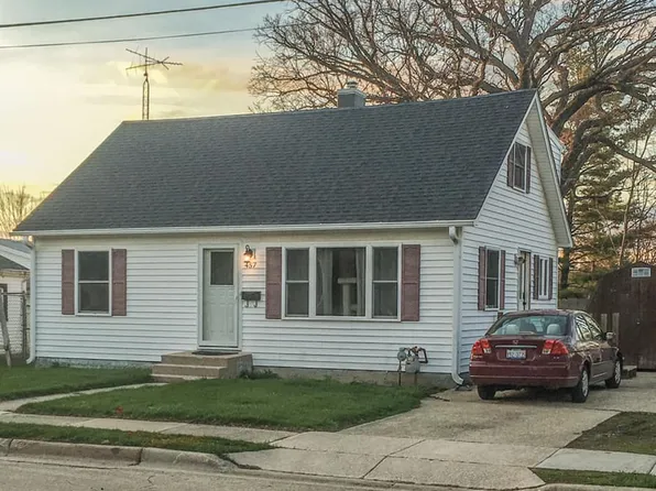 457 Wood St, Dekalb, IL 60115