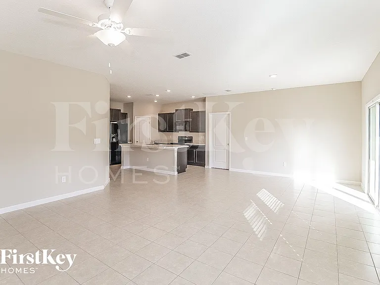5689 Kellar Cir — Photo 2