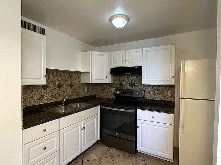 2159 S Winstel Ave #2159 — Photo 10