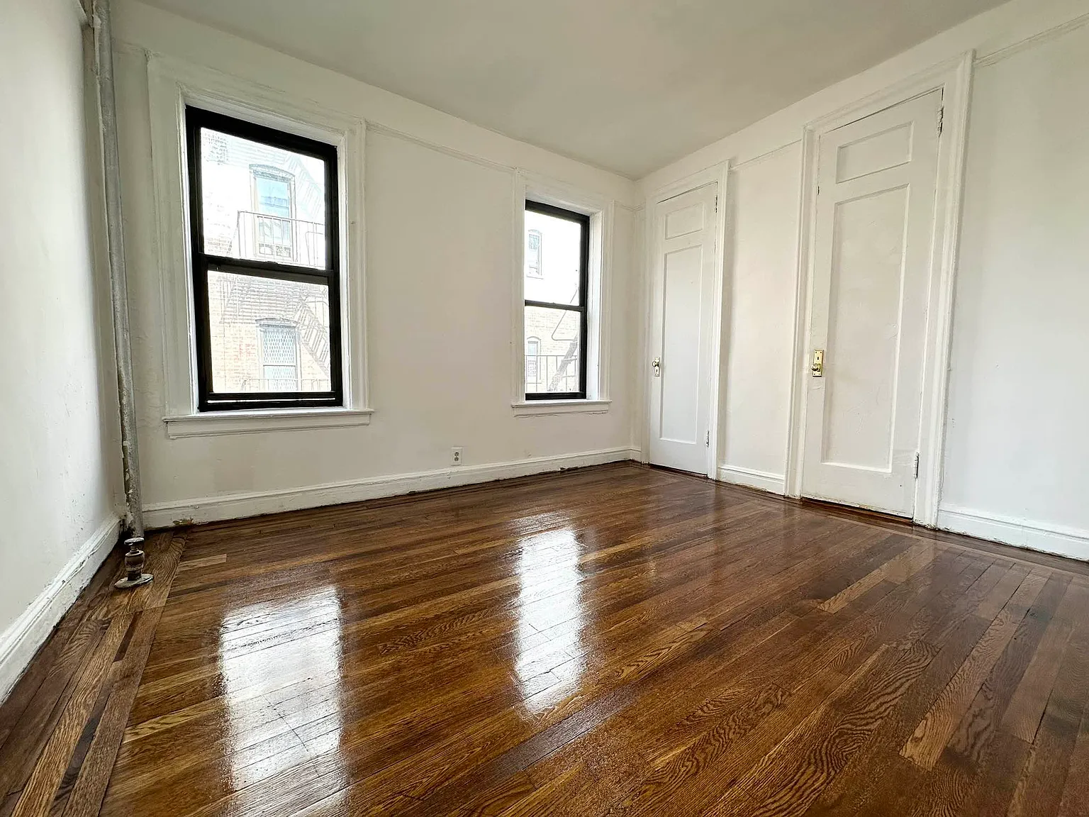 2525 Aqueduct Avenue West — Photo 2