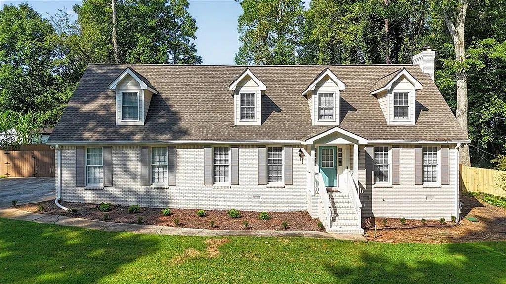 3 bed, 2.5 bath, 2303 sqft, $2,600 — Photo 1