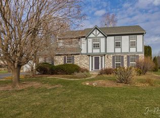 9832 Hunters Ln, Spring Grove, IL 60081