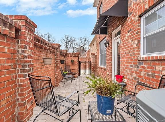 5th image of 301 Rosemont Row #44