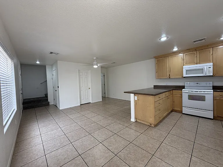 384 Anna Cir #A — Photo 11