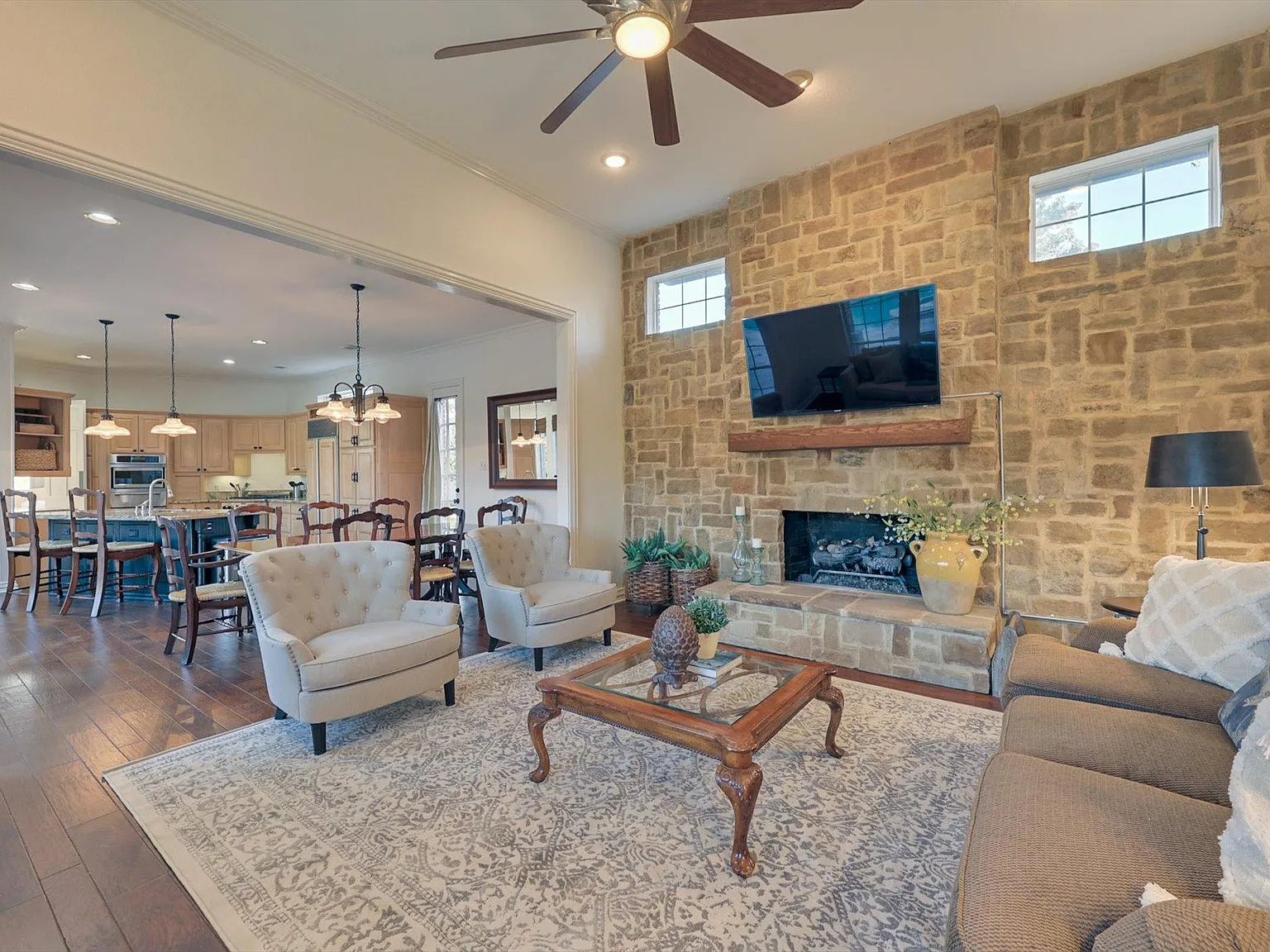 904 Tiffany Ln — Photo 4