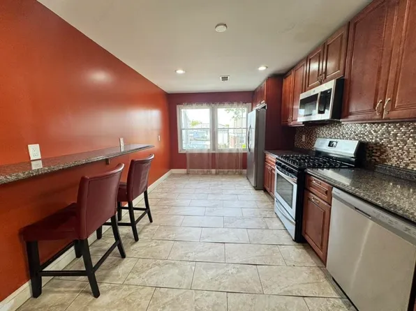 72 Sterling Avenue image 9 of 30