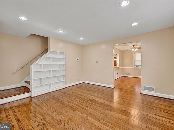2nd image of 2105 Cloville Ave