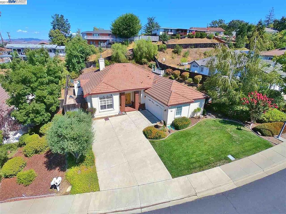 1st image of 844 Genevieve Pl