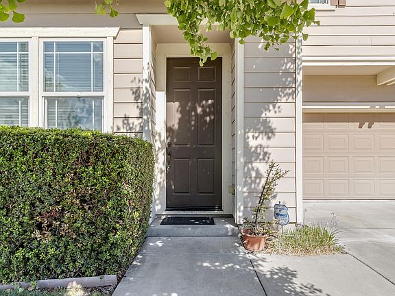 2nd image of 3027 Golden Poppy Ln