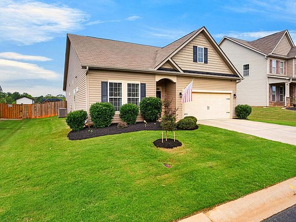 3rd image of 380 Meadowpark Ln