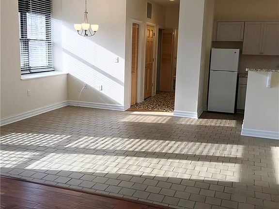4th image of 481 Franklin St APT 10