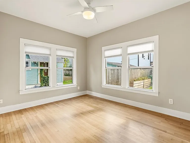 2223 Singleton St — Photo 17