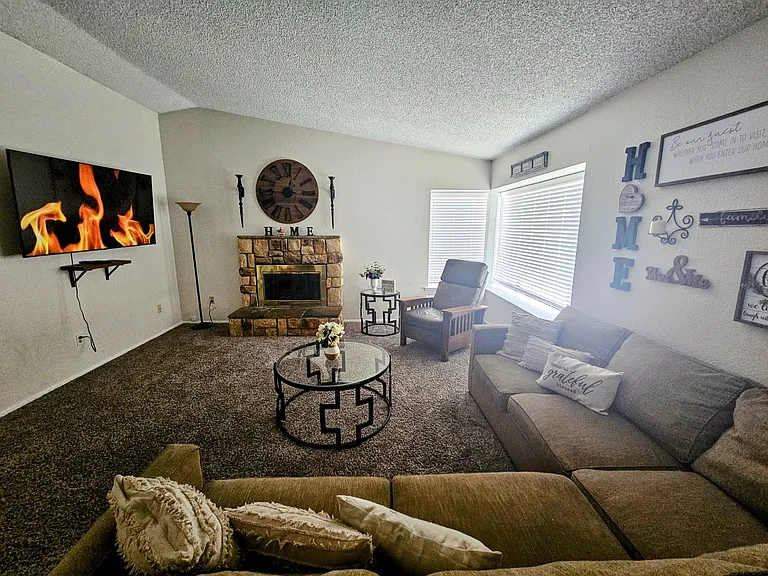 15352 Mesquite Ave — Photo 9