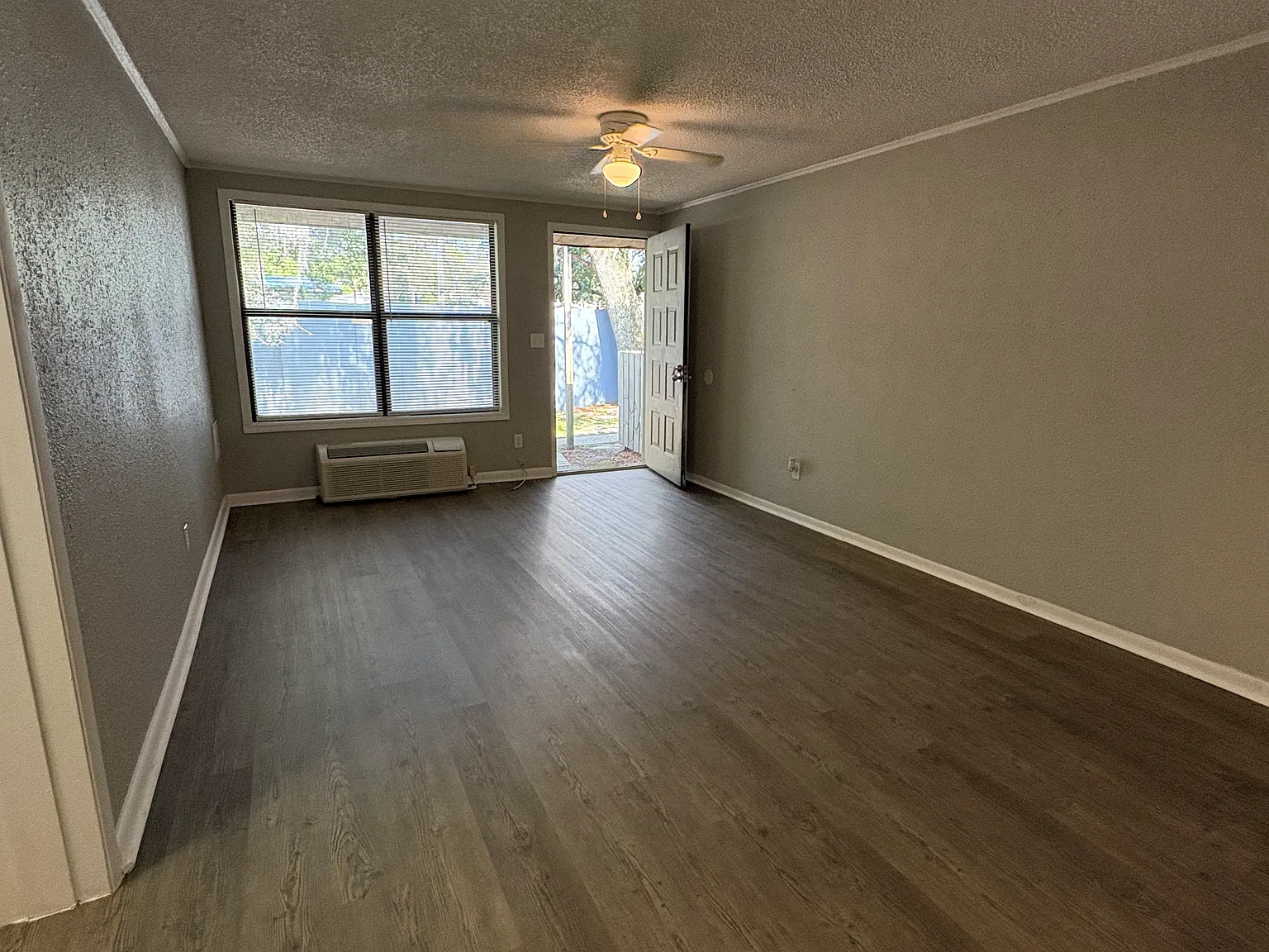 1 bed, $1,075 — Photo 4