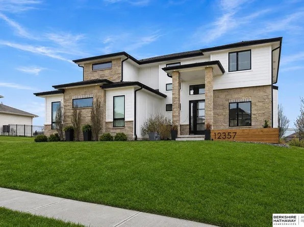 12357 Cooper St, Papillion, NE 68046