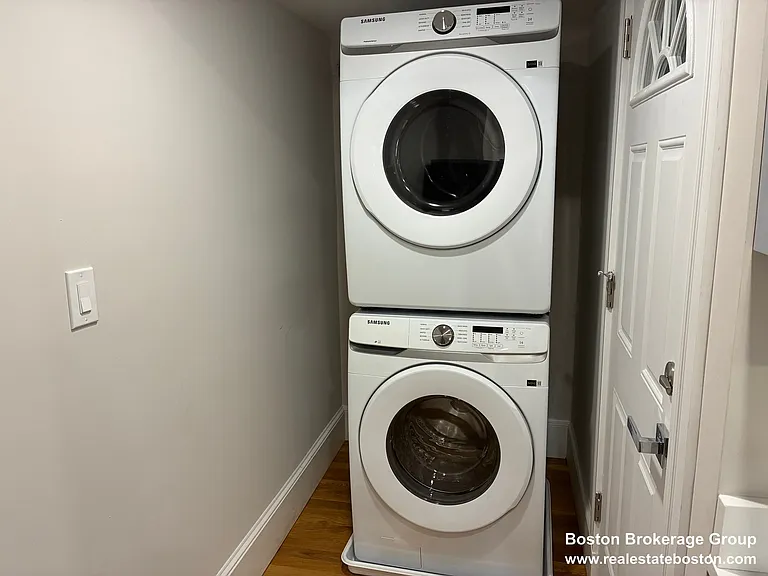 11 Romsey St #2 — Photo 8