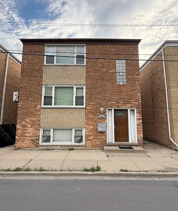 2232 N River Rd #1