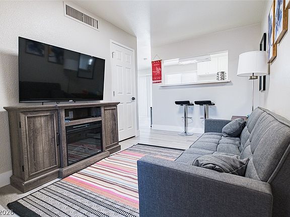4th image of 7220 Mountain Moss Dr