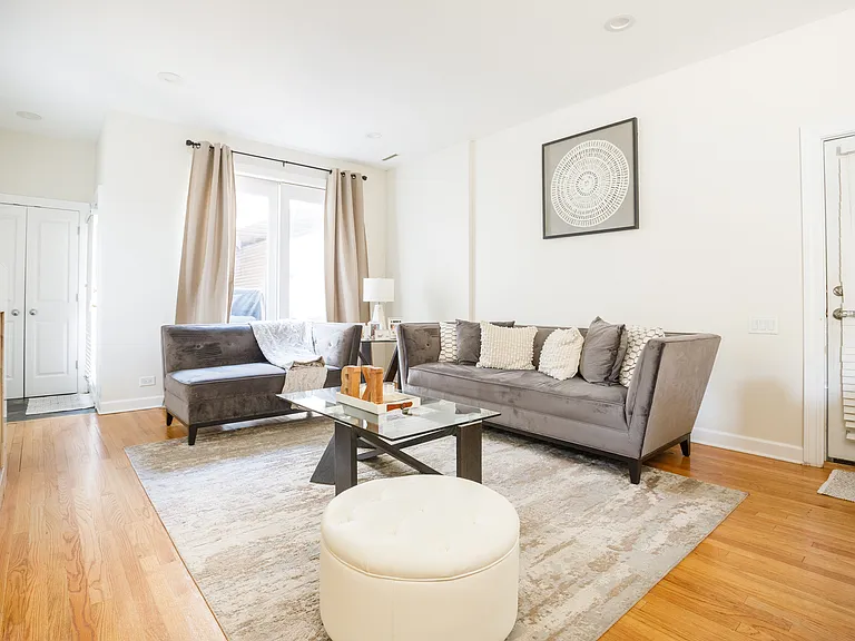 2451 N Clybourn Ave #8 — Photo 2