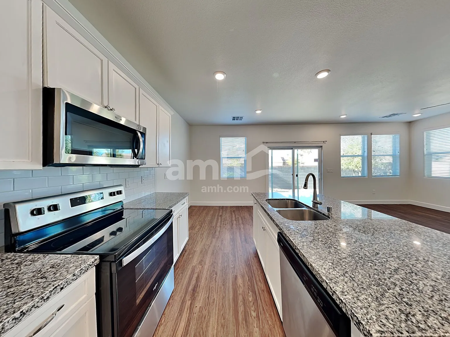 4 bed, 3.0 bath, 2213 sqft, $2,650 — Photo 4