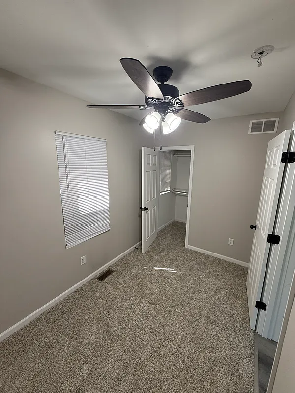 Stunning Fully Renovated Apartment - Like New! — Photo 3