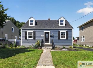 16 Oakwood Pl, North Brunswick, NJ 08902